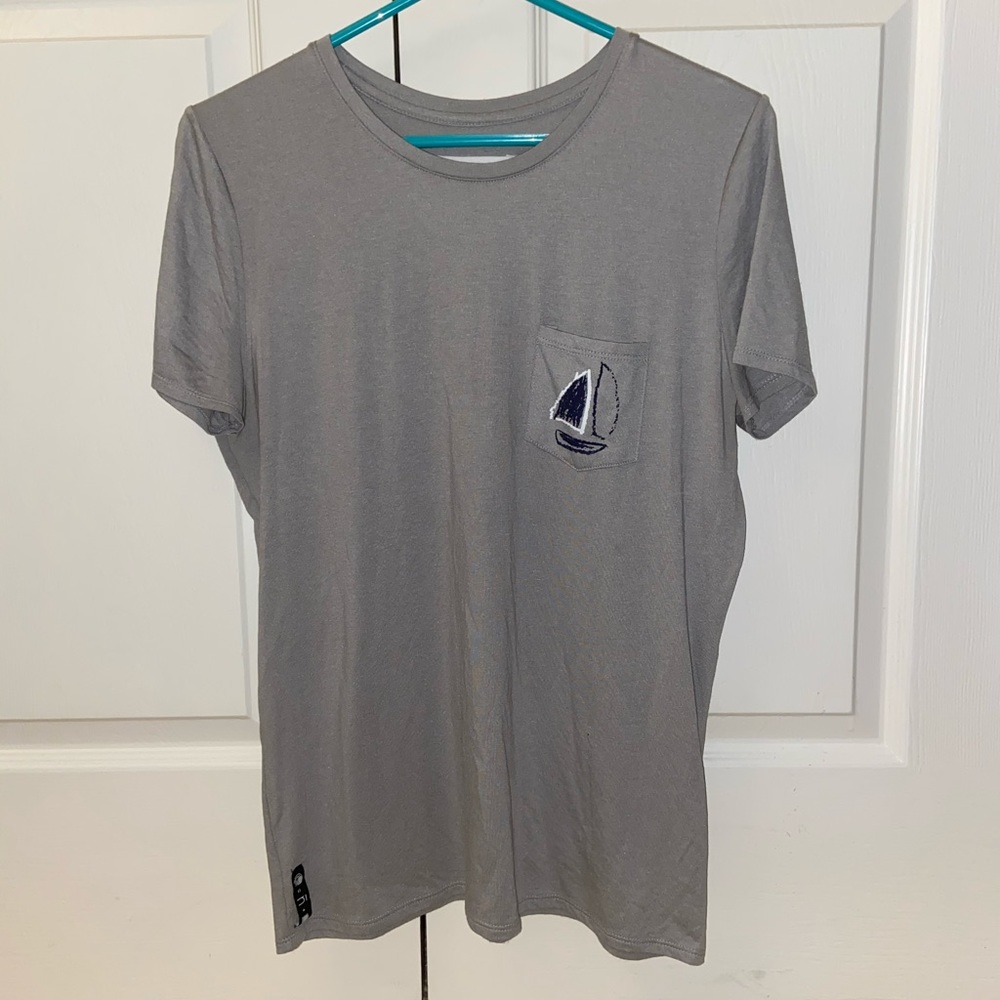 Umano Tee